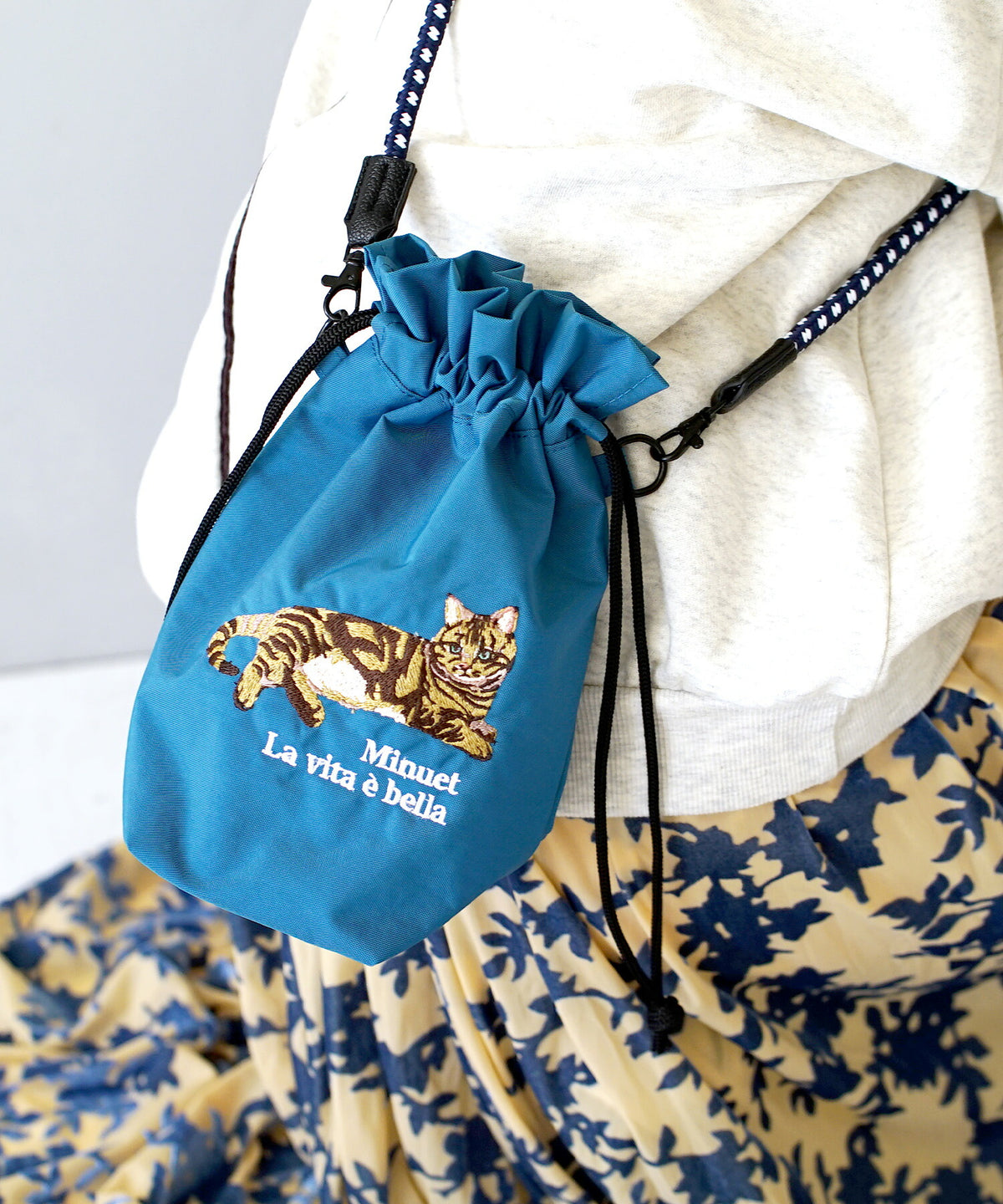 アニマル刺繍コード ショルダーバッグ