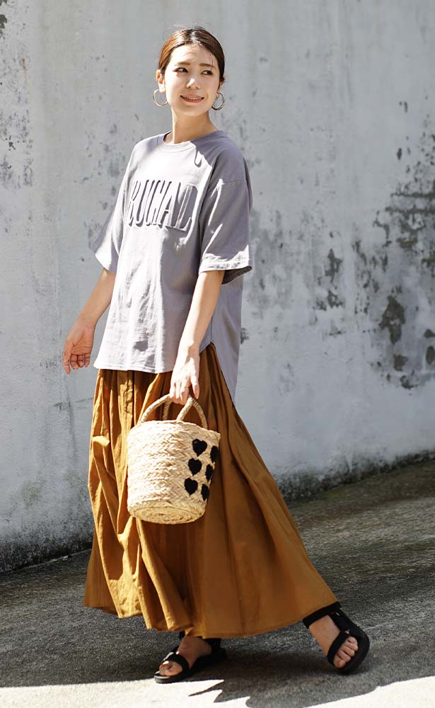 エンボスロゴ Tシャツ