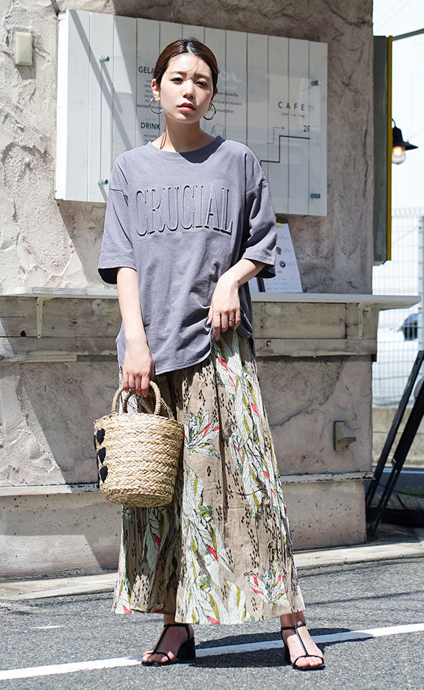 エンボスロゴ Tシャツ