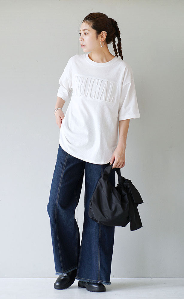 エンボスロゴ Tシャツ