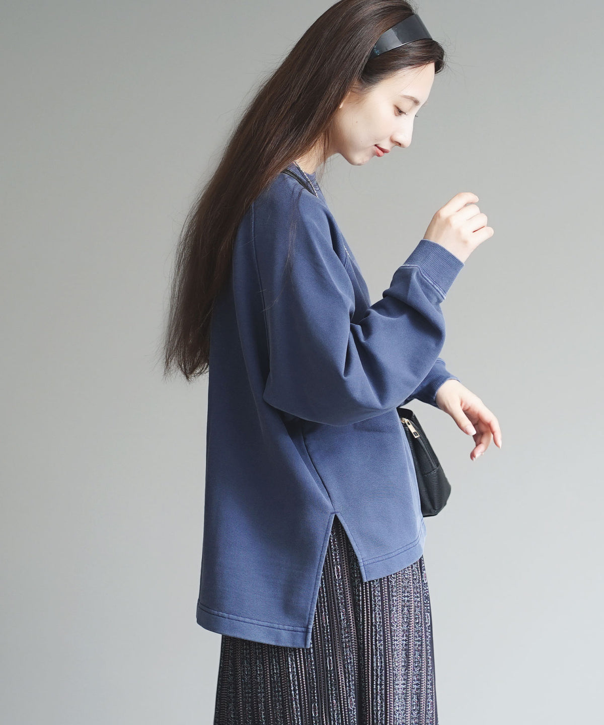 微ピグメント 前後差ヘム サイドスリット裏毛プルオーバー