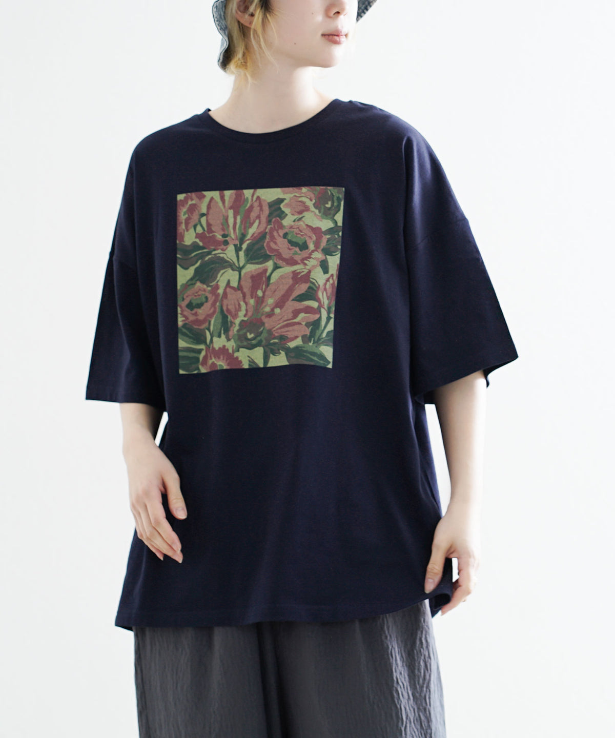 ヴィンテージ風 フラワーアートプリント ビッグTシャツ