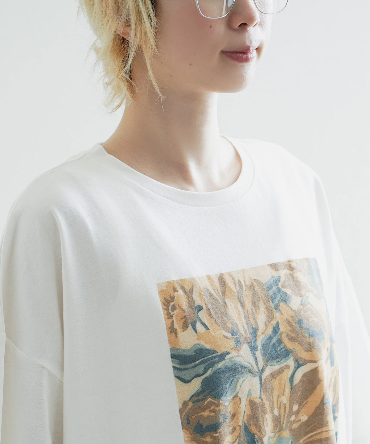 ヴィンテージ風 フラワーアートプリント ビッグTシャツ