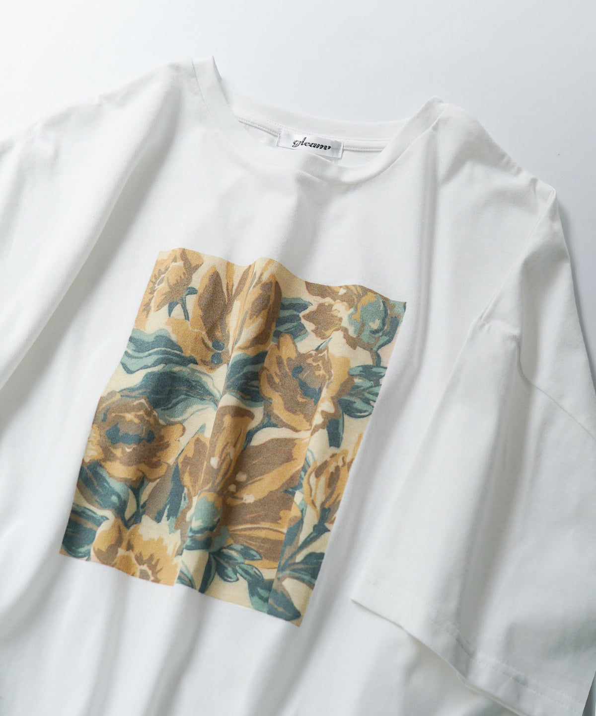 ヴィンテージ風 フラワーアートプリント ビッグTシャツ