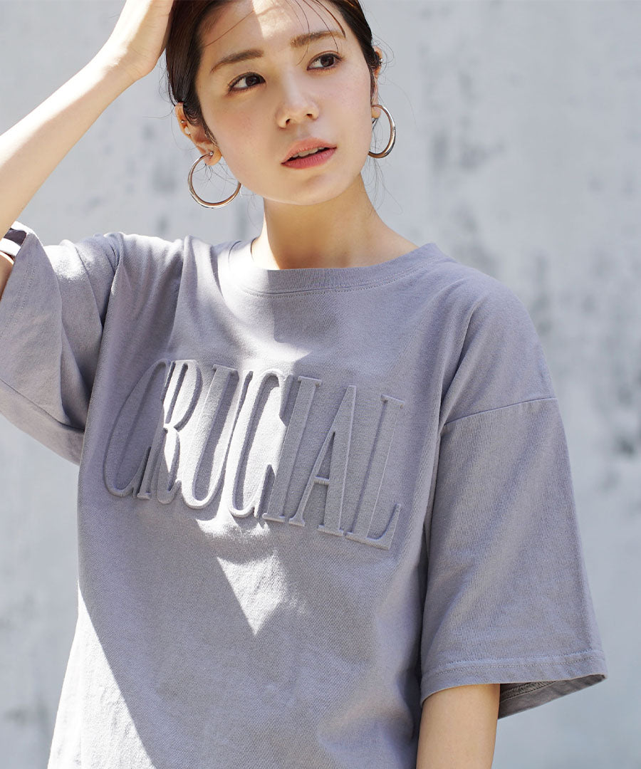 エンボスロゴ Tシャツ