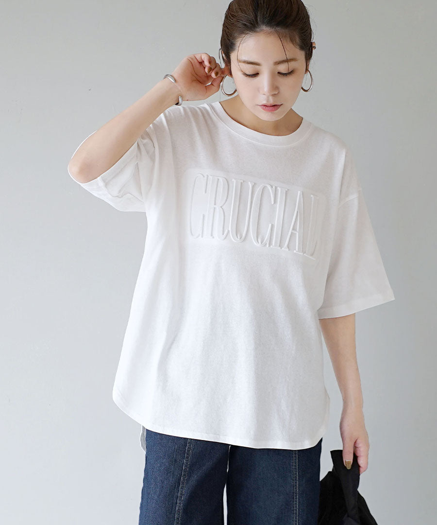 エンボスロゴ Tシャツ